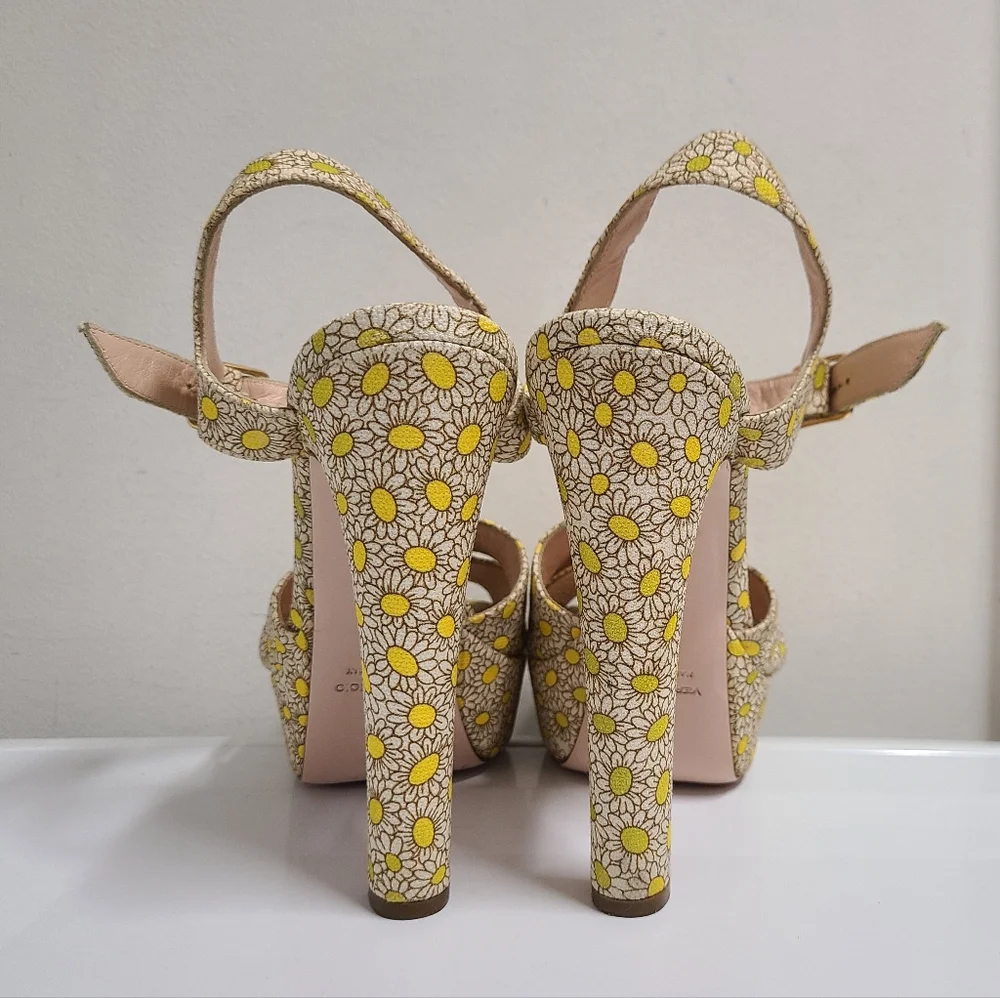 Red Valentino Floral Platform Sandals Yellow Daisy Sz 37 MSRP $450 CoquetteGirl